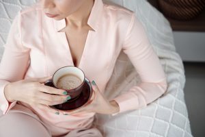 Ceaiul de urzică, un remediu pentru durerile menstruale