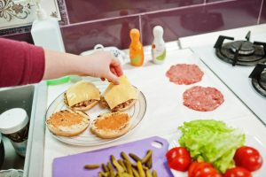 Riscurile consumului de sandvișuri cu șuncă la copii